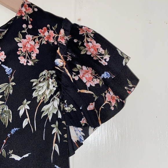 Banana Republic Satin Flutter Sleeve Botanical Print Blouse - Picture 3 of 4